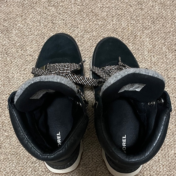 Women’s Sorel Black and Gray Lace-Up Boots 7 Narrow - Picture 5 of 8